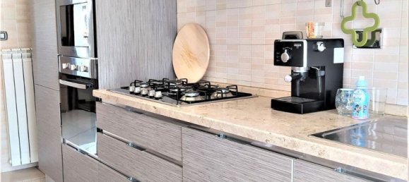 3 Schlafzimmer Wohnung in Turin, Italy, Nr. 350022 8