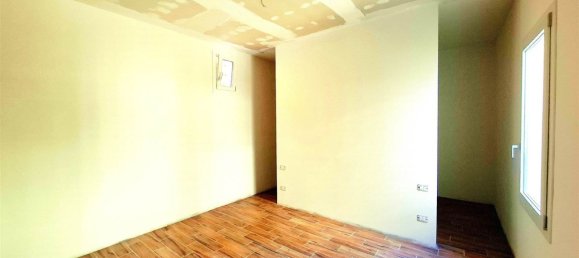 4 rooms Apartment in Poggio a Caiano, Italy No. 259064 18