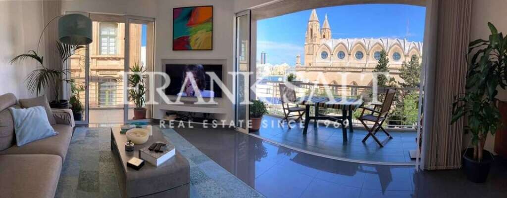 Квартира с 2 спальнями в Сент-Джулианс, Мальта № 8530