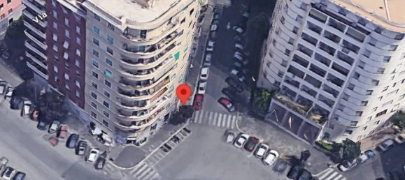 4 bedrooms Apartment in Rome, Italy No. 12619 3