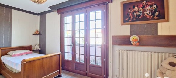 5 bedrooms House in Pont-de-Cheruy, France No. 192785 14