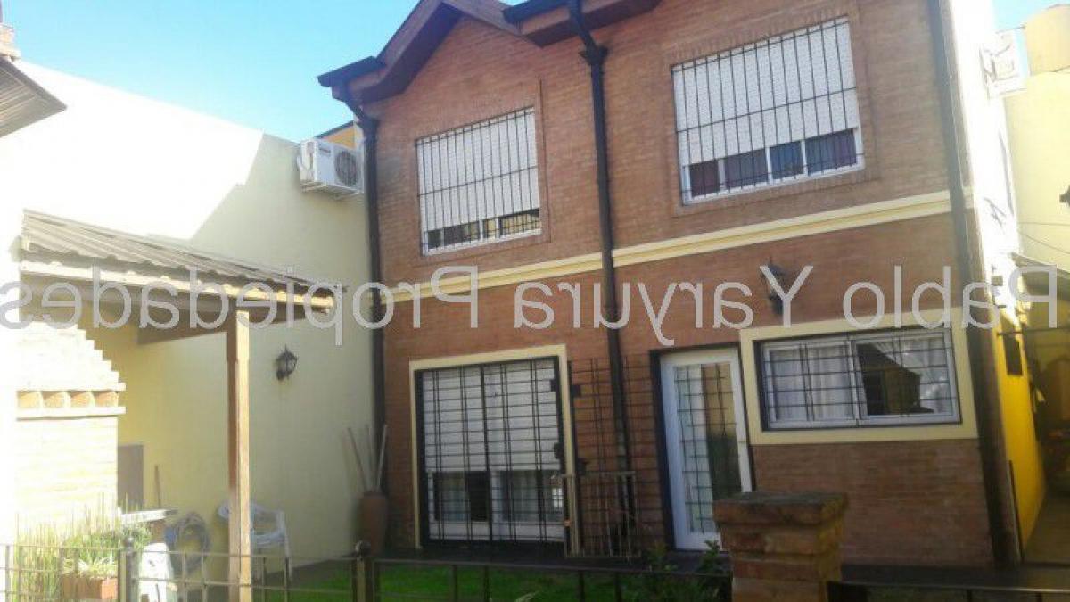 Apartamento de 3 dormitorios en Tres de Febrero, Argentina No. 51906
