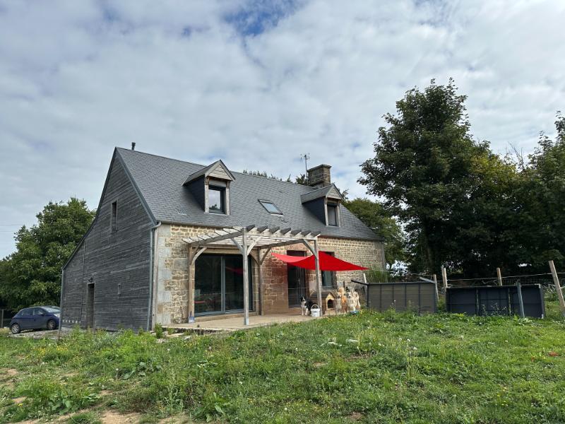 Отель, гостиница с 3 спальнями в Вир, Франция № 321813