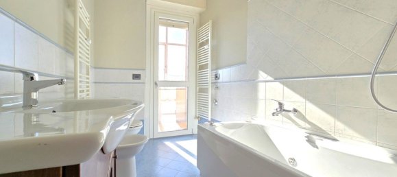 Квартира с 5 комнатами в Диано д’Альба, Италия № 198639 13