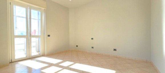 Квартира с 5 комнатами в Диано д’Альба, Италия № 198639 4