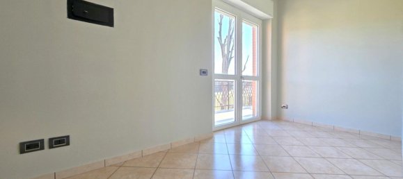 Квартира с 5 комнатами в Диано д’Альба, Италия № 198639 11