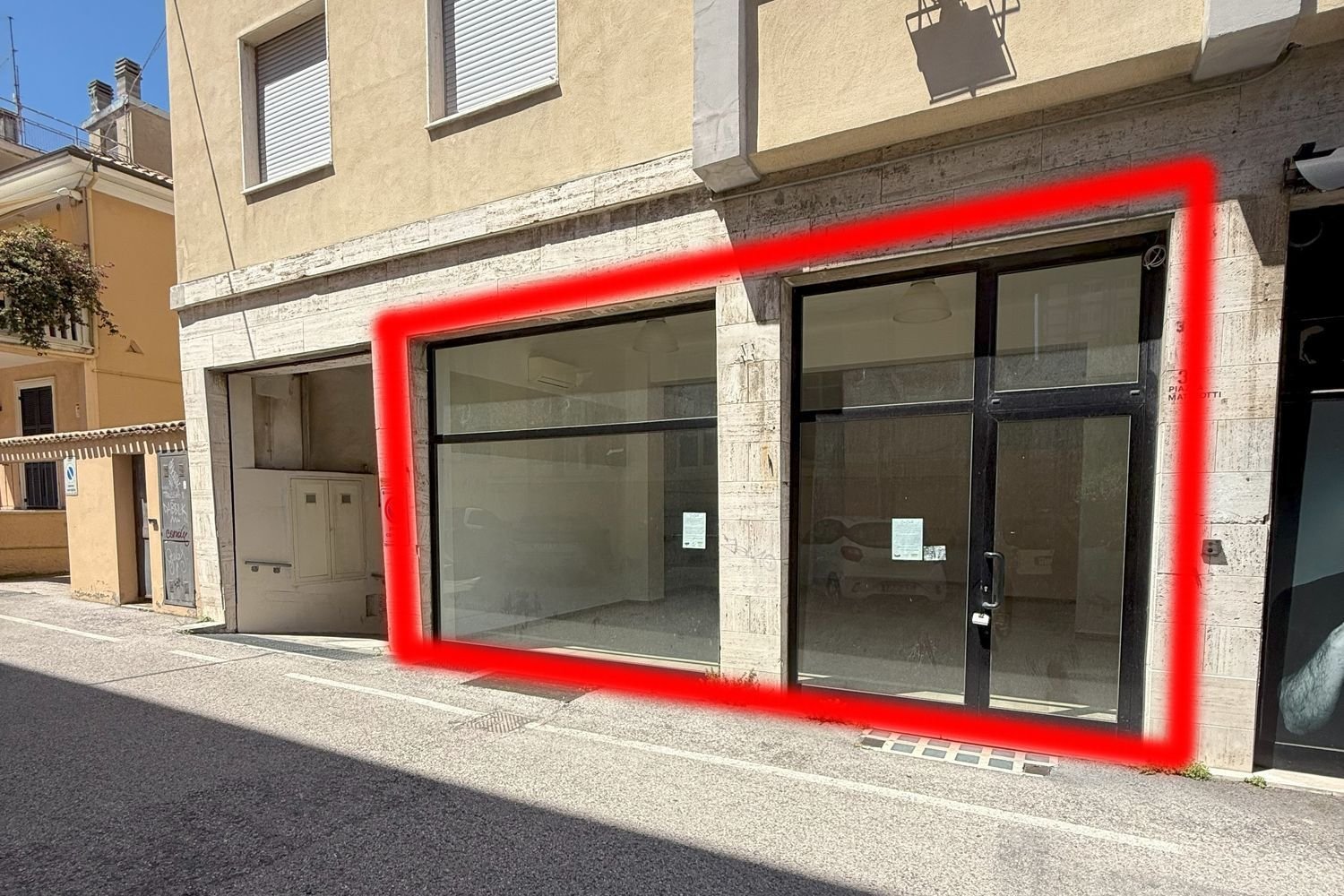 Gewerbliche Immobilie in Pesaro, Italy 64m², Nr. 308104