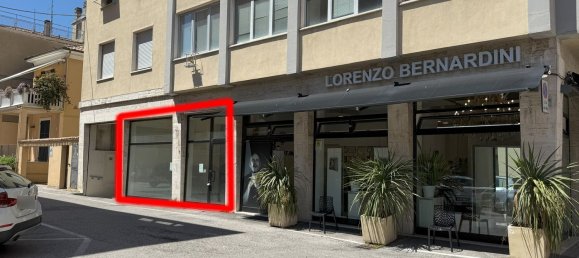 Gewerbliche Immobilie in Pesaro, Italy 64m², Nr. 308104 2