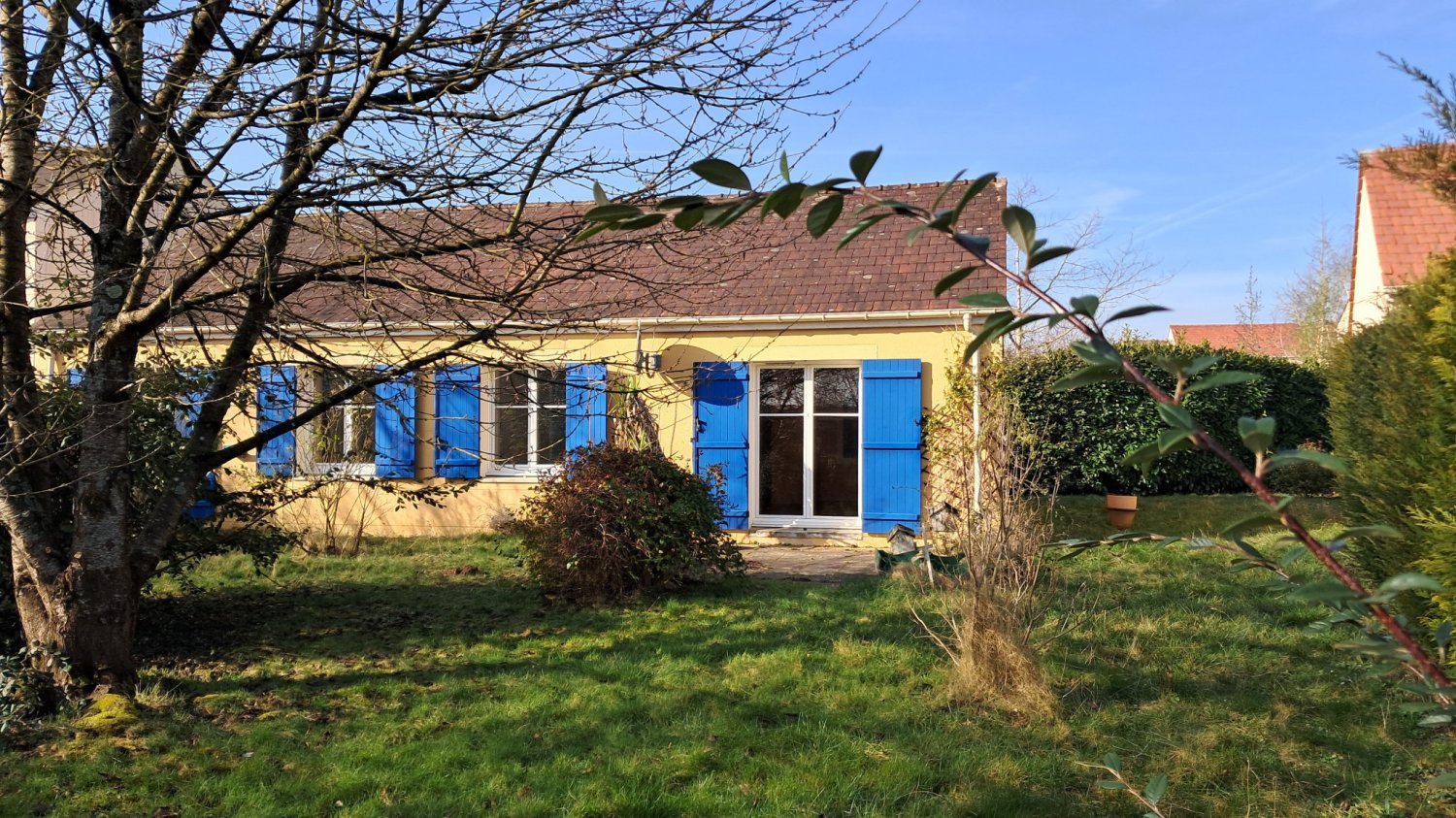 3 bedrooms House in Savigny-le-Temple, France No. 133978