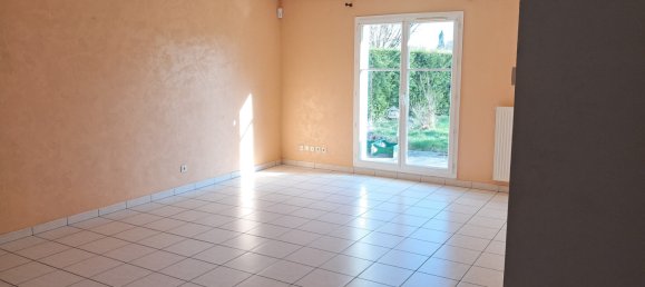 3 bedrooms House in Savigny-le-Temple, France No. 133978 4