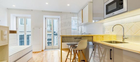 260m² Building in Lisbon, Portugal No. 70097 18