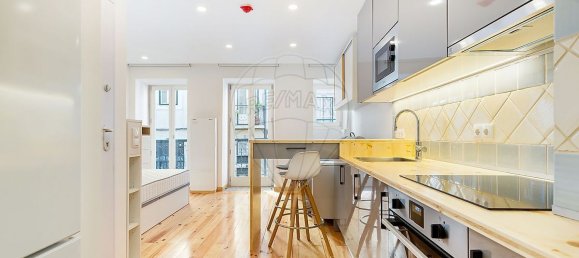 260m² Building in Lisbon, Portugal No. 70097 17