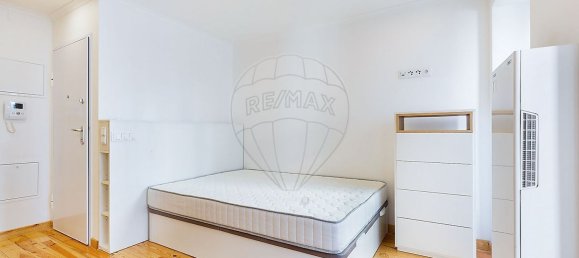 260m² Building in Lisbon, Portugal No. 70097 23