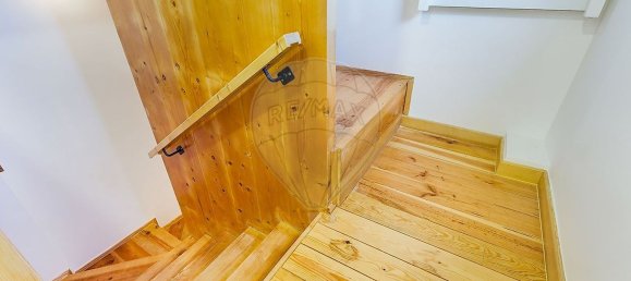 260m² Building in Lisbon, Portugal No. 70097 10