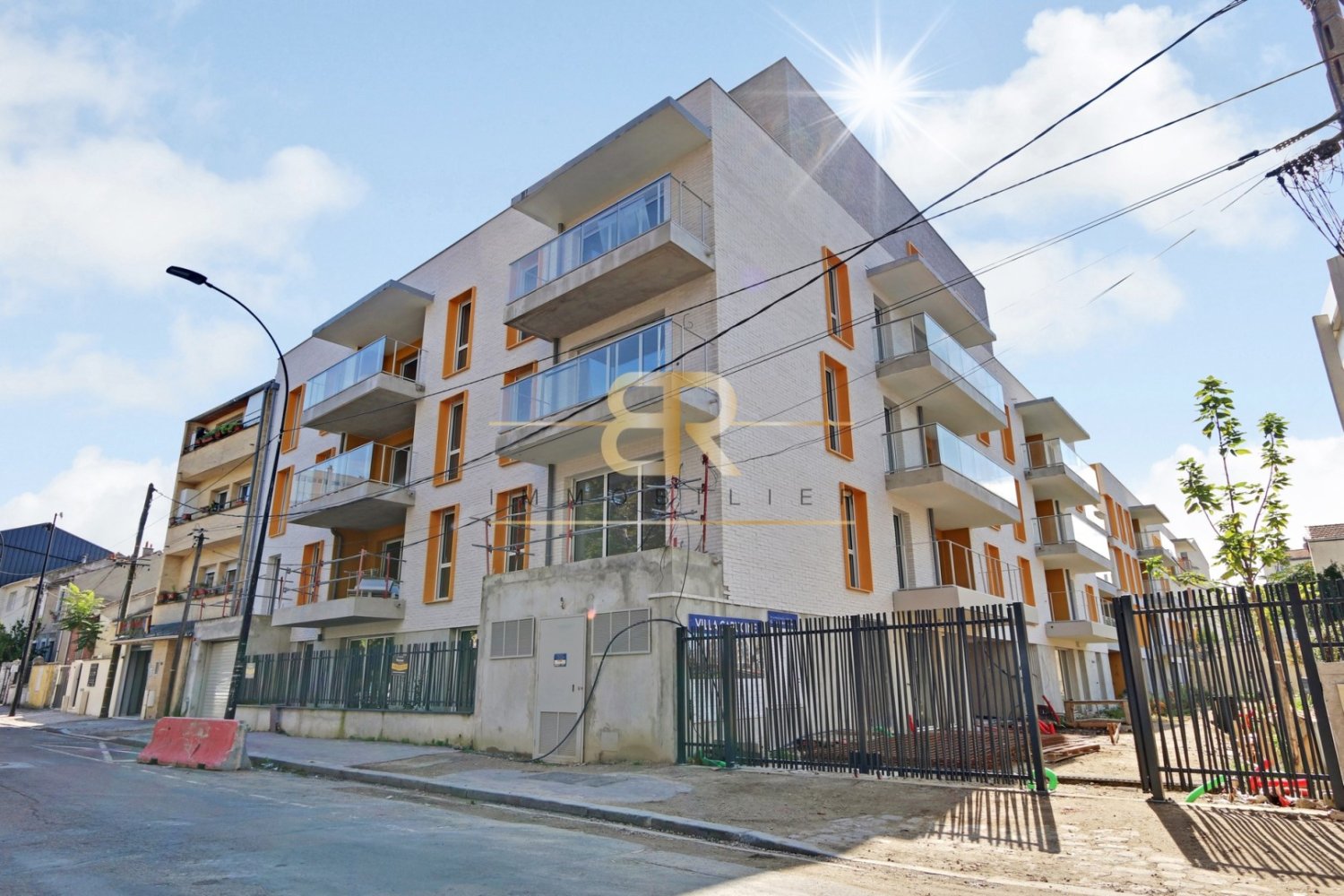 Apartamento de 3 dormitorios en Aubervilliers, France No. 171174