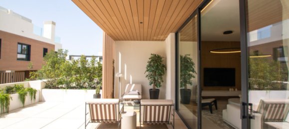 4 bedrooms Villa in Marbella, Spain No. 29271 3