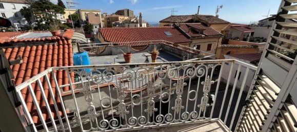 Квартира с 7 комнатами в Катандзаро, Италия № 33693 19