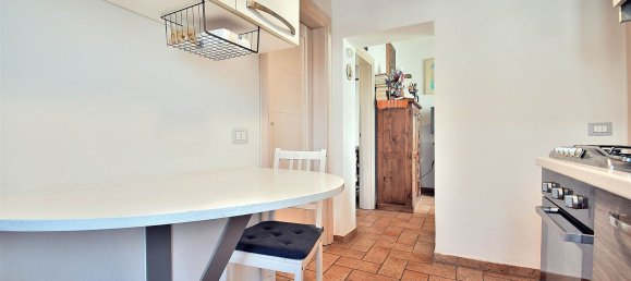 4 rooms Apartment in Siena, Italy No. 188533 2
