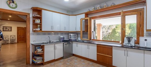 5 bedrooms House in Las Gabias, Spain No. 147282 13