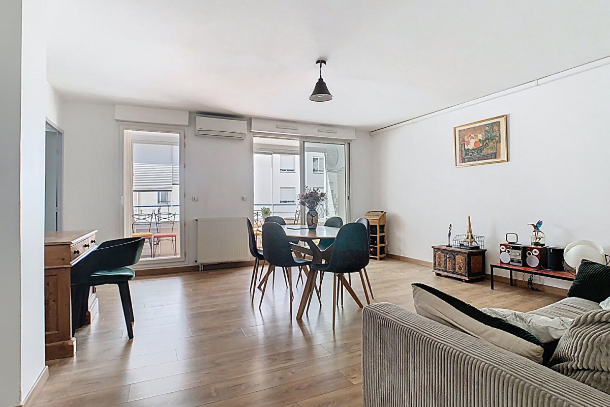 4 rooms Apartment in Marseille, France No. 339477