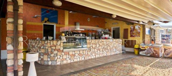 Коммерческая недвижимость с 5 комнатами в Аллувьони Пьовера, Италия № 302767 11