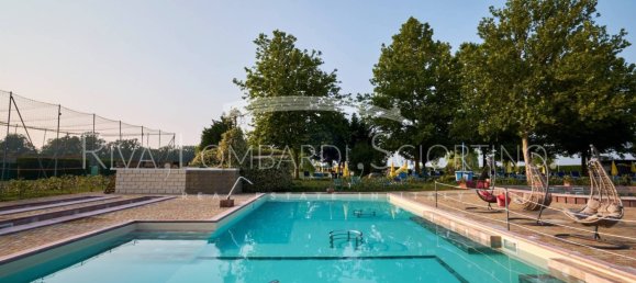 Коммерческая недвижимость с 5 комнатами в Аллувьони Пьовера, Италия № 302767 8