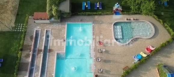 Коммерческая недвижимость с 5 комнатами в Аллувьони Пьовера, Италия № 302767 24