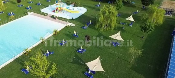 Коммерческая недвижимость с 5 комнатами в Аллувьони Пьовера, Италия № 302767 23