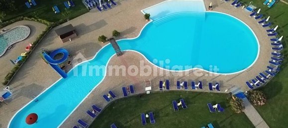 Коммерческая недвижимость с 5 комнатами в Аллувьони Пьовера, Италия № 302767 26