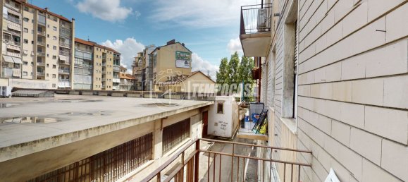 3 rooms Apartment in Turin, Italy No. 266249 4