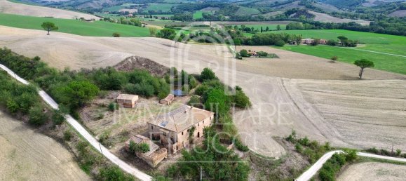 Дом с 20 комнатами в Буонконвенто, Италия № 219903 2