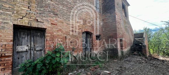 Дом с 20 комнатами в Буонконвенто, Италия № 219903 25