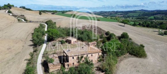 Дом с 20 комнатами в Буонконвенто, Италия № 219903 10