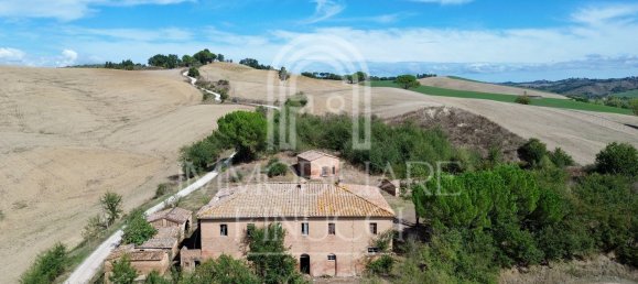 Дом с 20 комнатами в Буонконвенто, Италия № 219903 12