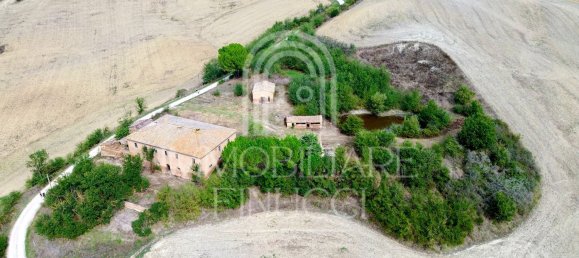 Дом с 20 комнатами в Буонконвенто, Италия № 219903 32