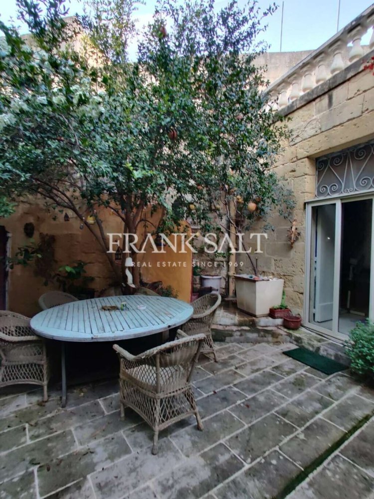 4 bedrooms House in Qormi, Malta No. 11274