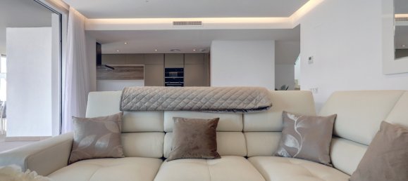 3 bedrooms Penthouse in Marbella, Spain No. 35488 9