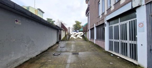 Гараж в Баранцате, Италия № 333290 5