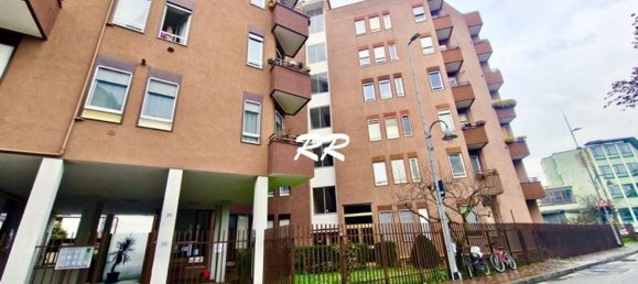 Гараж в Баранцате, Италия № 333290 6