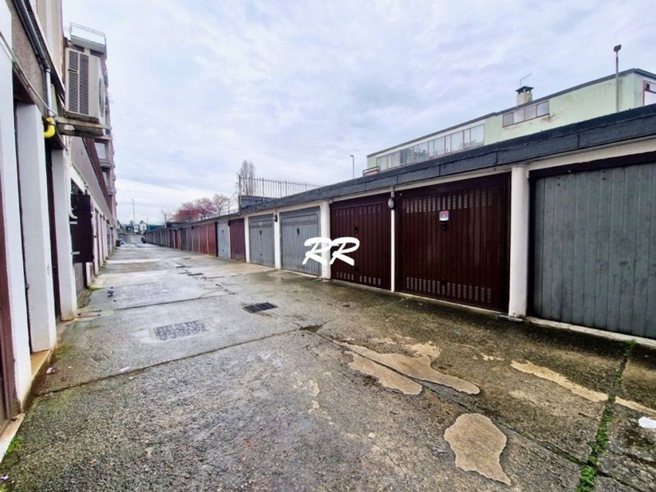 Гараж в Баранцате, Италия № 333290