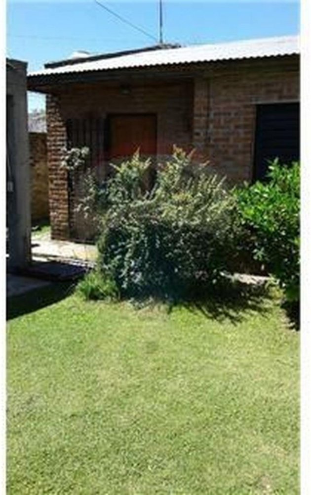 2 bedrooms House in Lanus, Argentina No. 16835