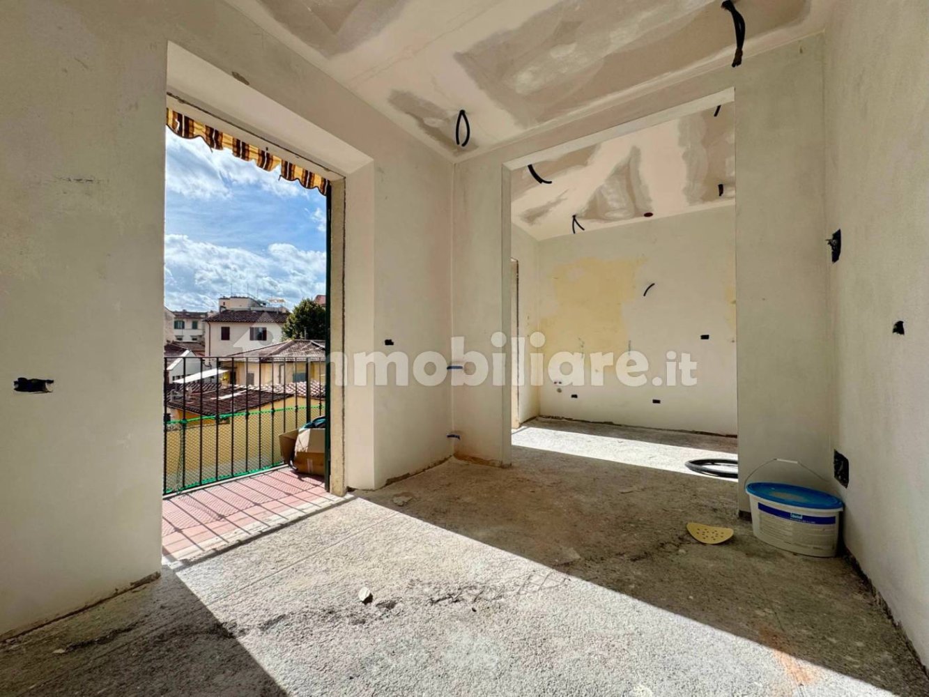 2 bedrooms Apartment in Florence, Italy No. 330112