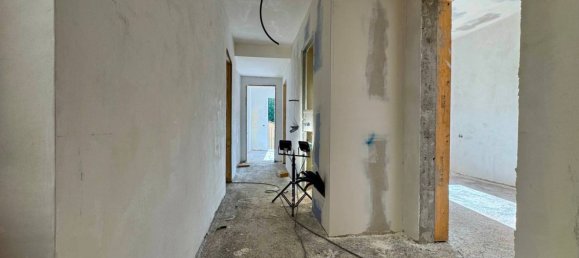 2 bedrooms Apartment in Florence, Italy No. 330112 4