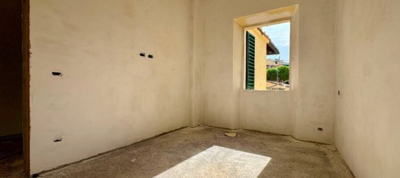 2 bedrooms Apartment in Florence, Italy No. 330112 2