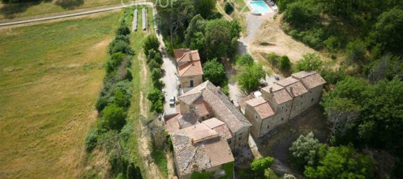 36 rooms Villa in Cortona, Italy No. 142050 3