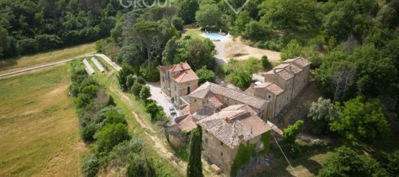 36 rooms Villa in Cortona, Italy No. 142050 2