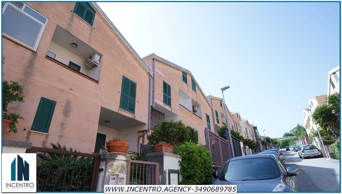 5 rooms Apartment in Messina, Italy No. 310725