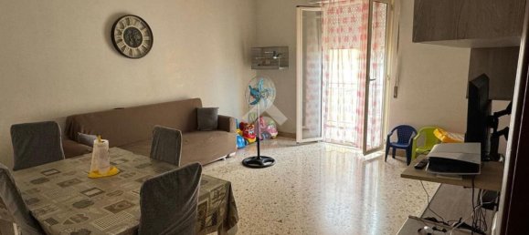 4-salle Appartement à Palermo, Italy No. 275589 3
