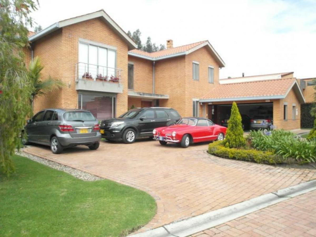 Дом с 4 спальнями в Богота, Колумбия № 14634