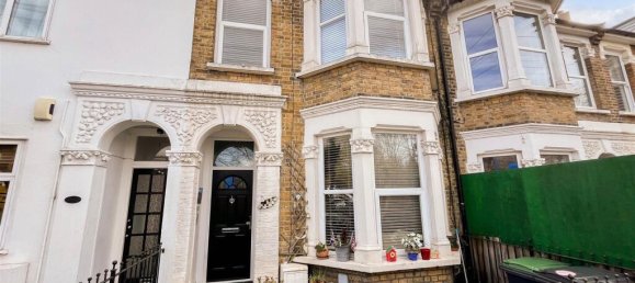 4 bedrooms House in Essex, United Kingdom No. 4097 2